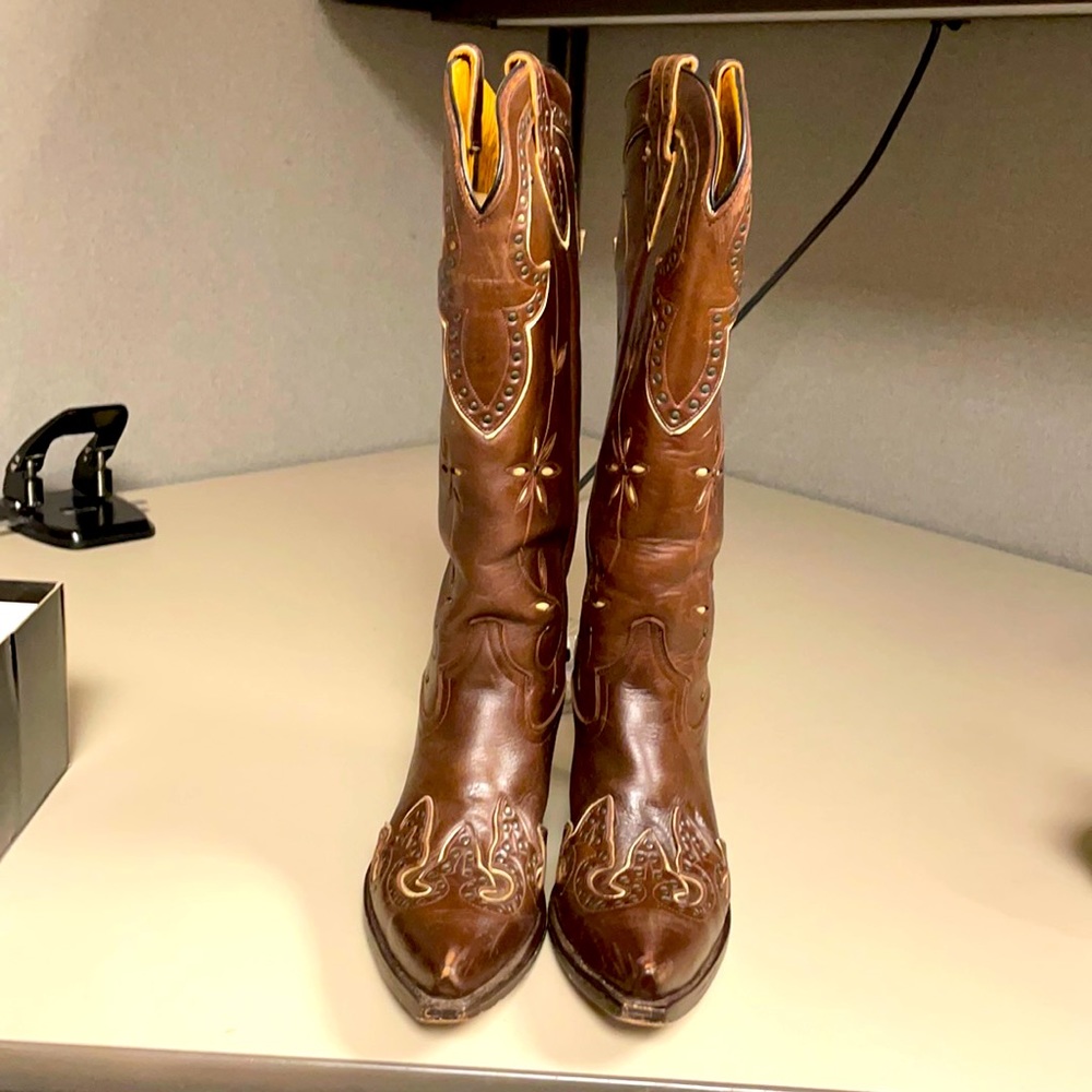 Beautiful cowboy boots - comfy and stylish